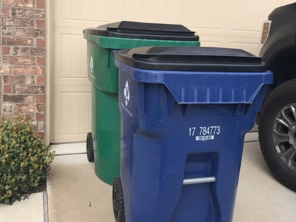 2 trash cans after trash can cleaning