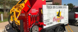 Trash bin cleaning truck equipment with pressure washing system mounted on service vehicle